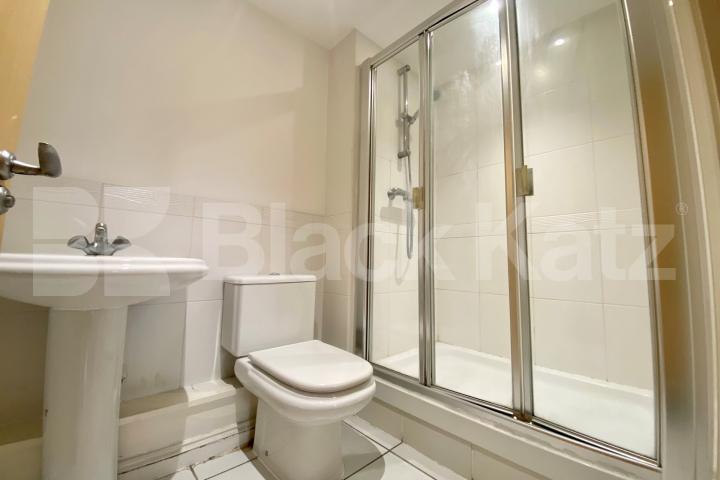 Beautiful penthouse, includes concierge, on site gym & water rates. Longstone Court.Great Dover Steet, Borough/London Bridge